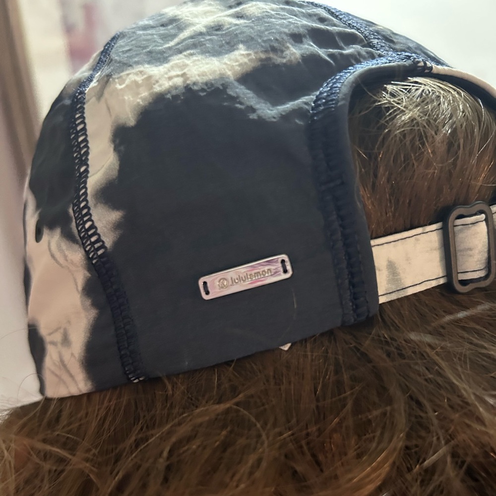 SOLD 🍒 Lulu Baller Hat Soft
Indigo Ice Print Blue Multi Brand new without tags - Picture 8 of 9